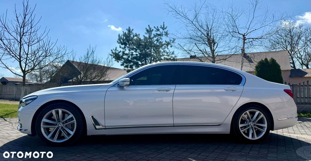 BMW Seria 7 750i xDrive - 8