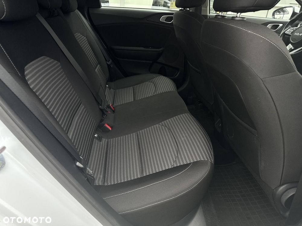 Kia Ceed 1.5 T-GDI M - 27