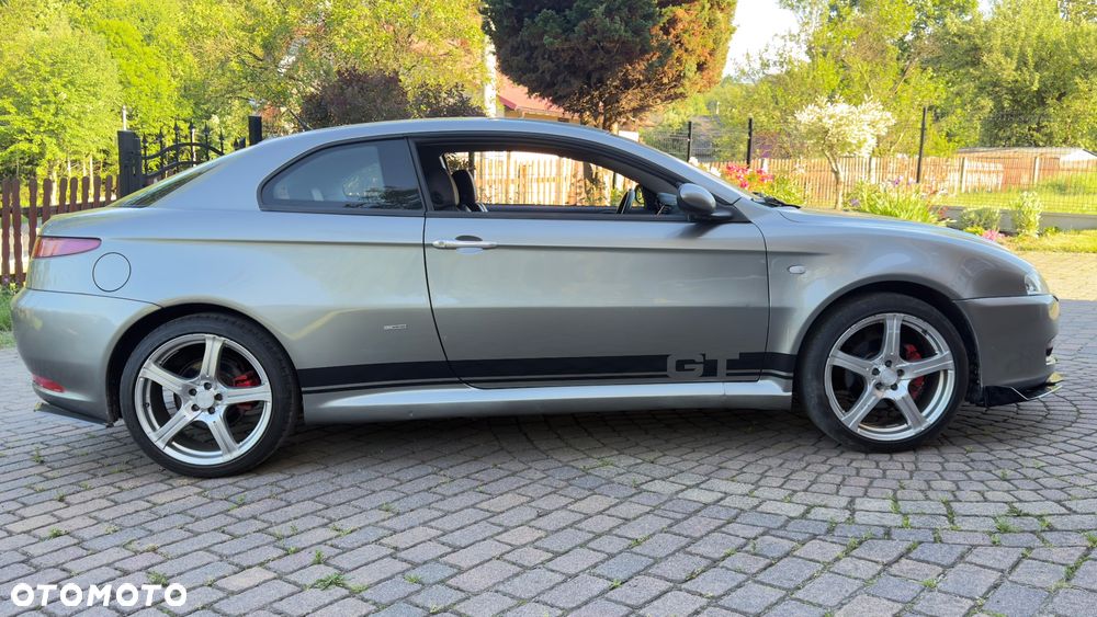 Alfa Romeo GT 2.0JTS Distinctive - 3