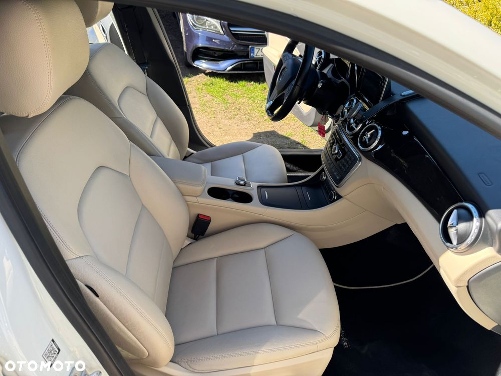 Mercedes-Benz GLA 250 4Matic 7G-DCT Edition 1 - 24