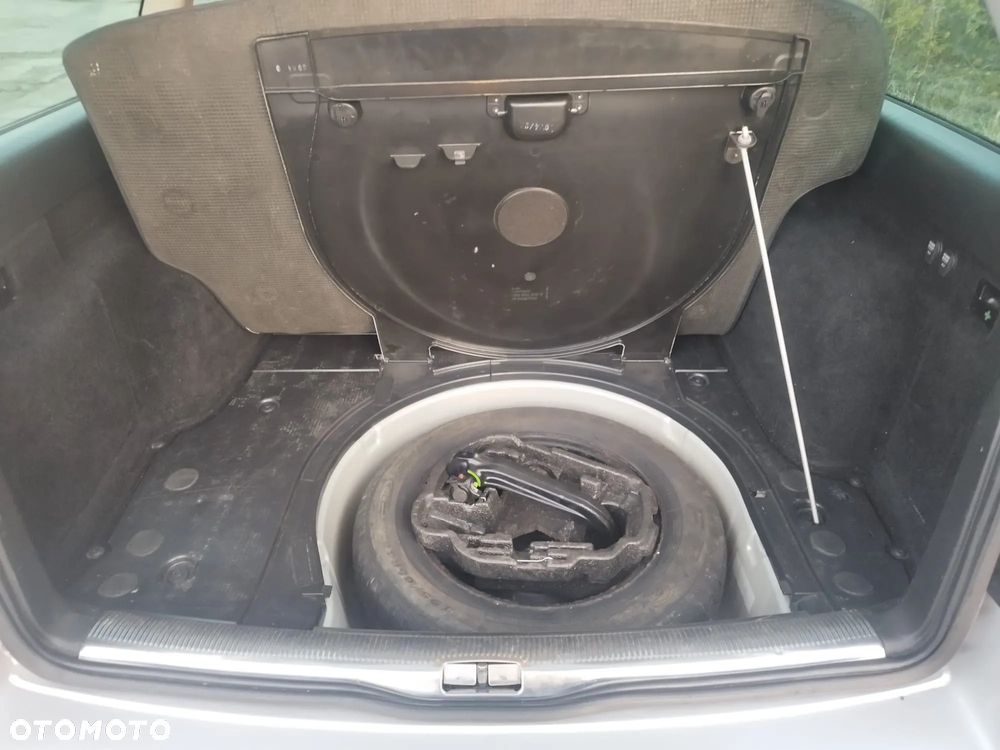 Volkswagen Passat 1.6 Comfortline - 30