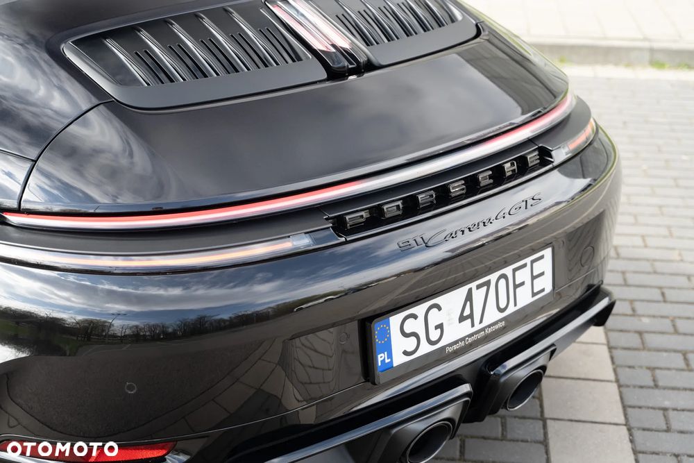 Porsche 911 Carrera 4 GTS - 15