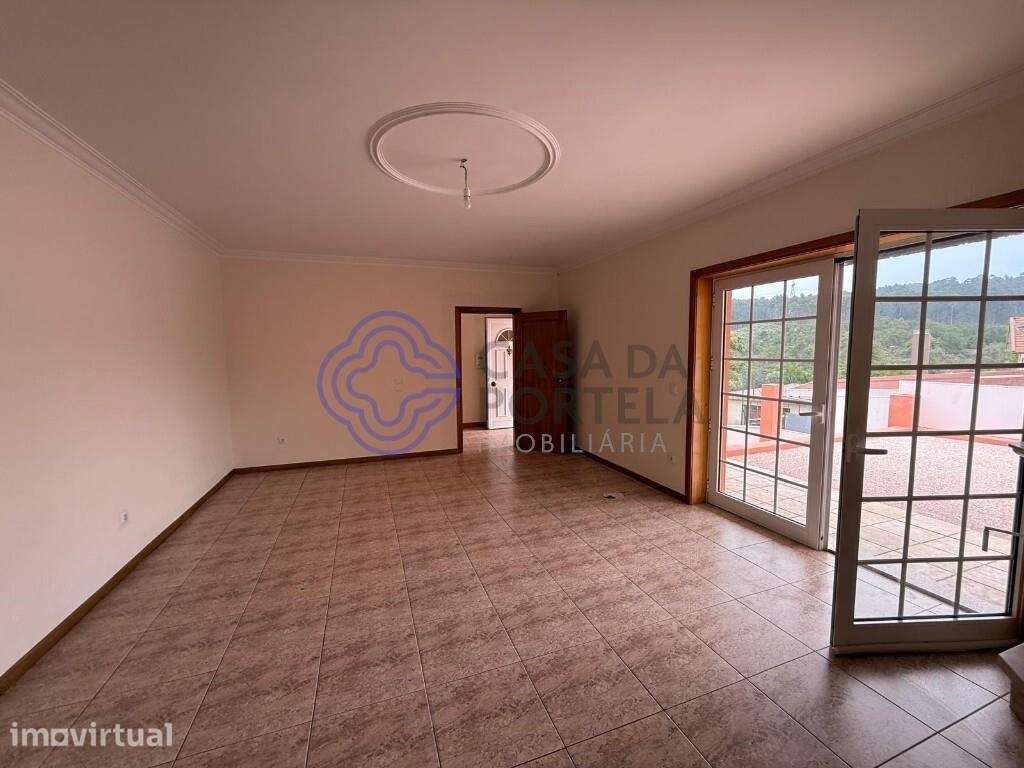 Moradia T3 Renovada | Quartos, Sala e Cozinha no Mesmo Piso |Terreno p - Grande imagem: 4/38
