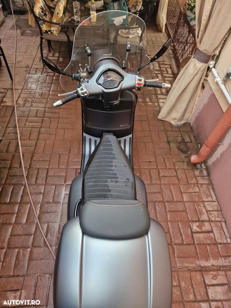 Piaggio Vespa - 4