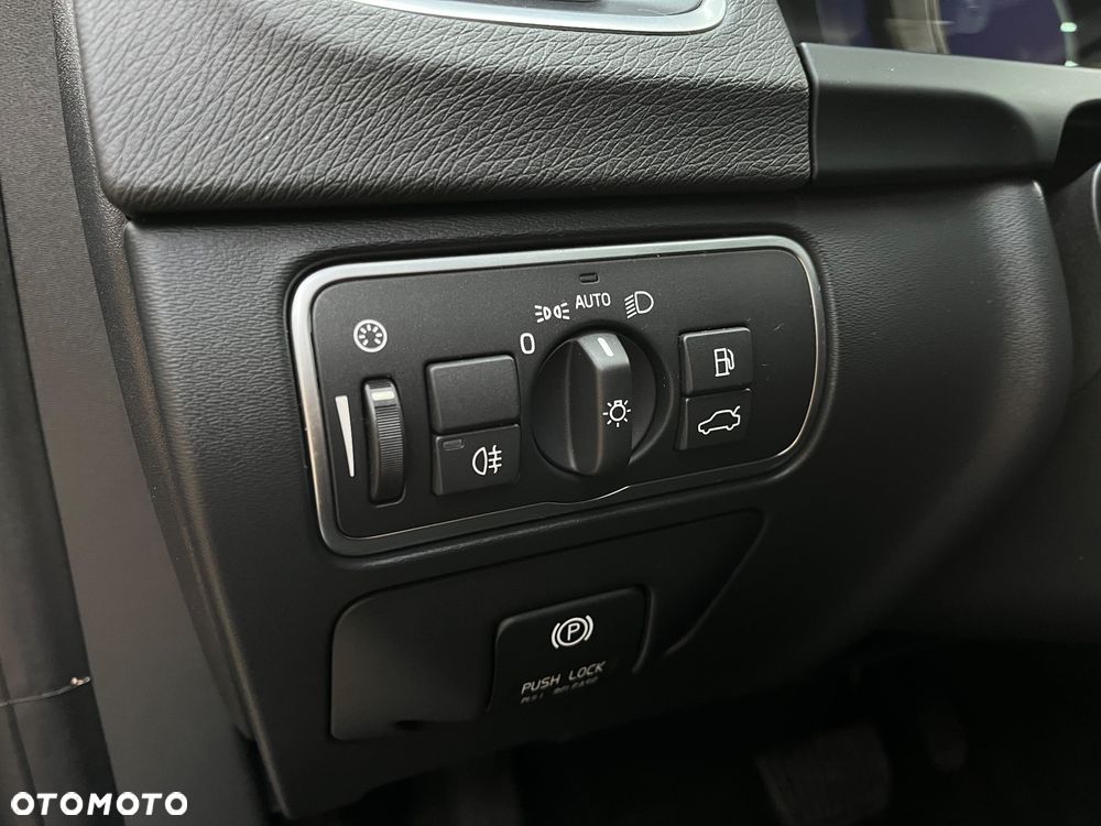 Volvo V60 D6 AWD Plug-in Hybrid R-Design Summum - 20