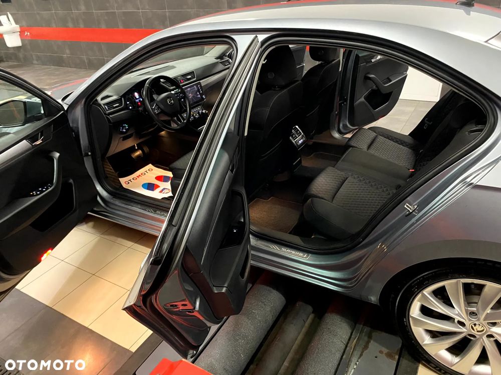 Skoda Superb 2.0 TDI DSG Premium Edition - 22