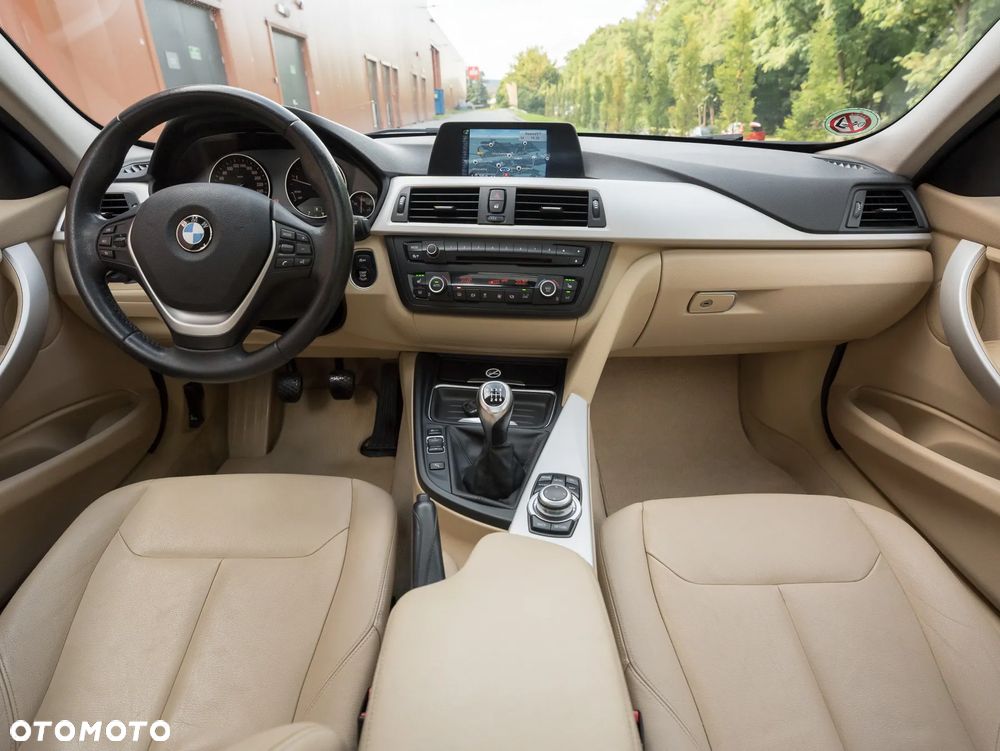 BMW Seria 3 318d Touring Blue Performance - 23
