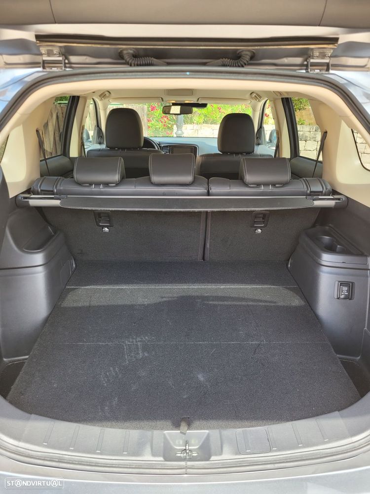 Mitsubishi Outlander 2.0 Instyle Navi - 18