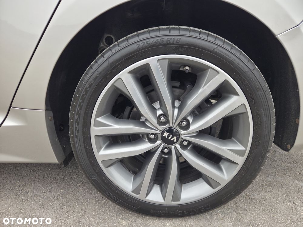 Kia Optima - 35