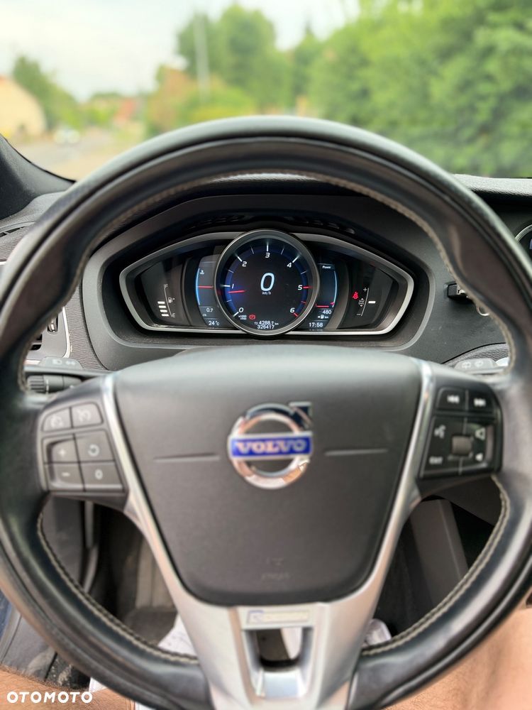 Volvo V40 D3 R Design - 5