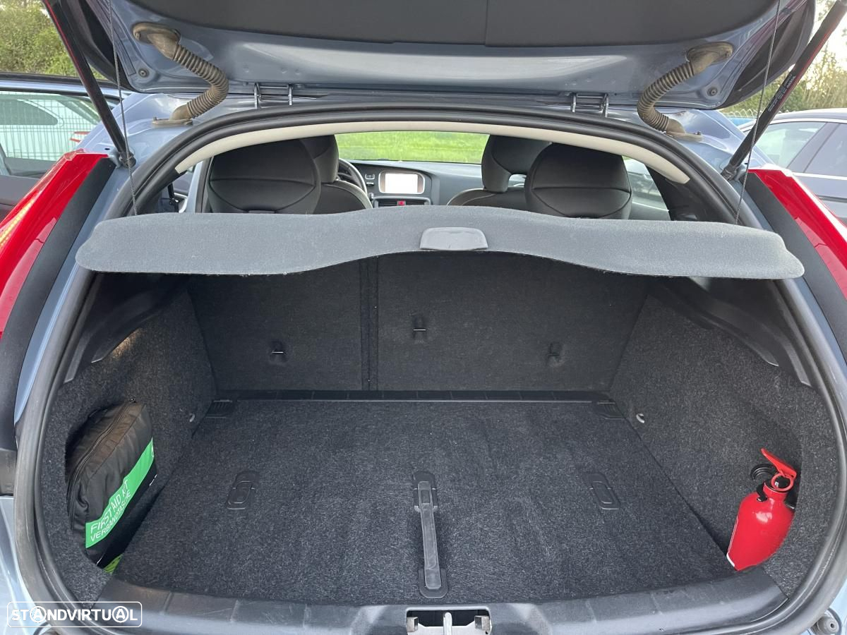 Volvo V40 2.0 D2 Momentum Eco - 18