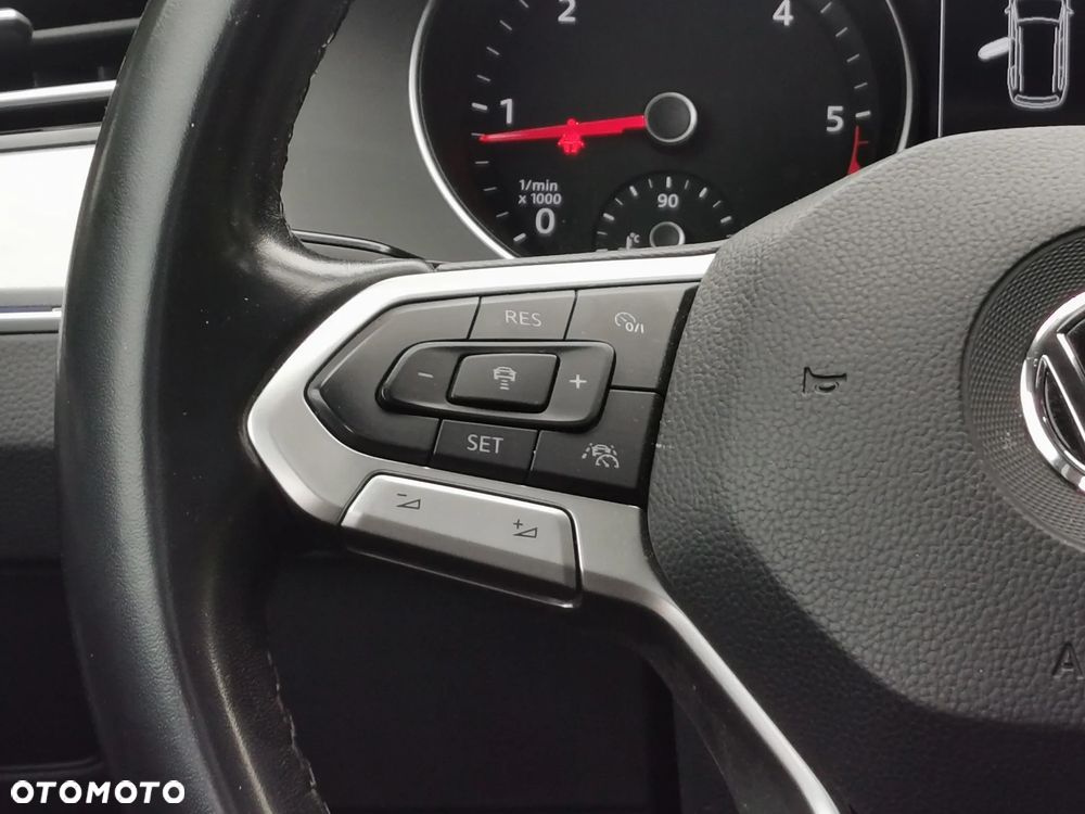 Volkswagen Passat 1.6 TDI SCR DSG Business - 33