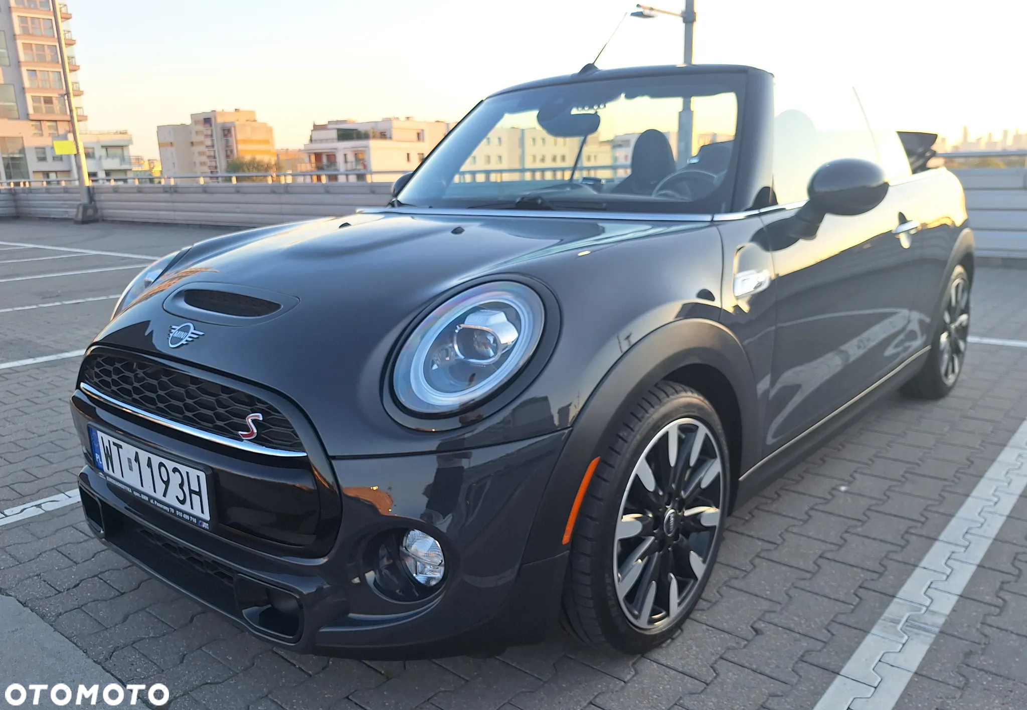 MINI Cooper S Cabrio Sidewalk - 29