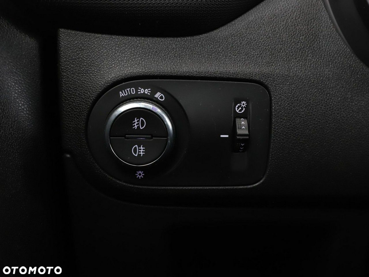 Opel Crossland X 1.5 CDTI Design Line S&S - 31