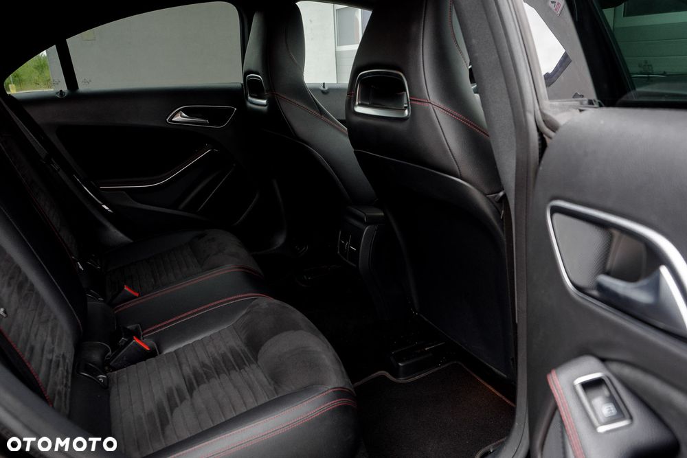 Mercedes-Benz CLA 200 7G-DCT AMG Line - 37