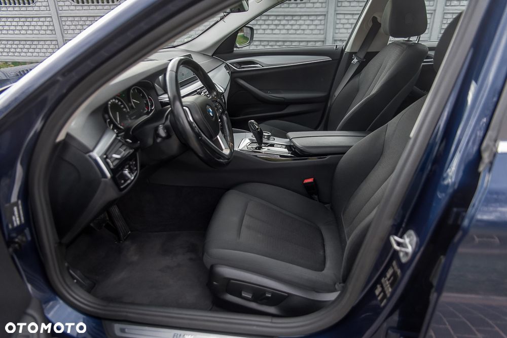 BMW Seria 5 525d - 26