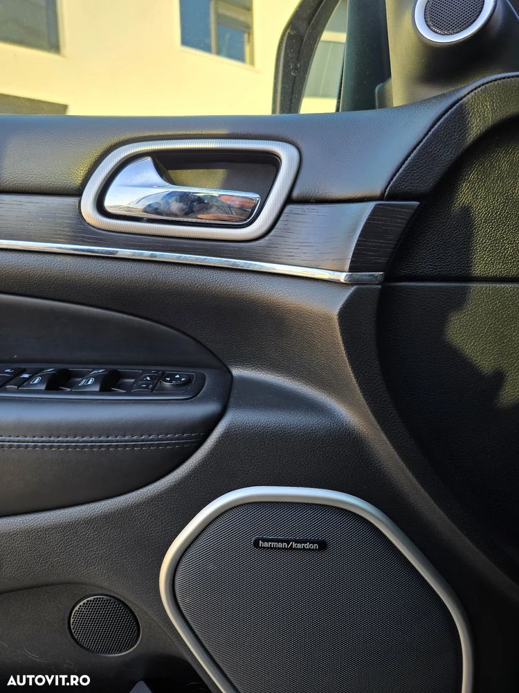 Jeep Grand Cherokee - 12