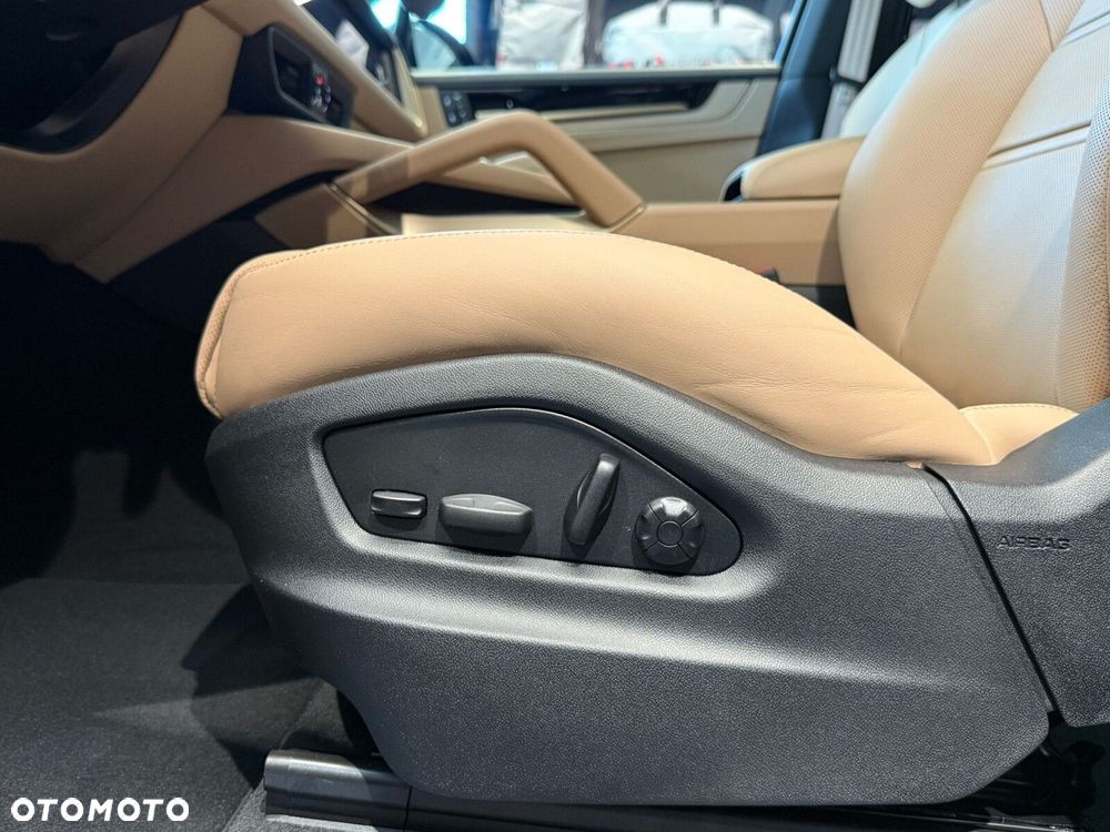 Porsche Cayenne - 20