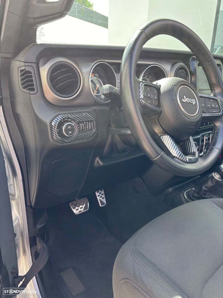 Jeep Wrangler - 10
