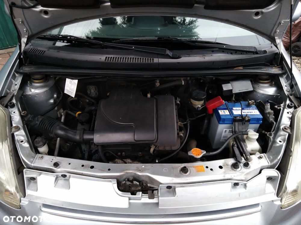 Daihatsu Sirion 1.0 - 8
