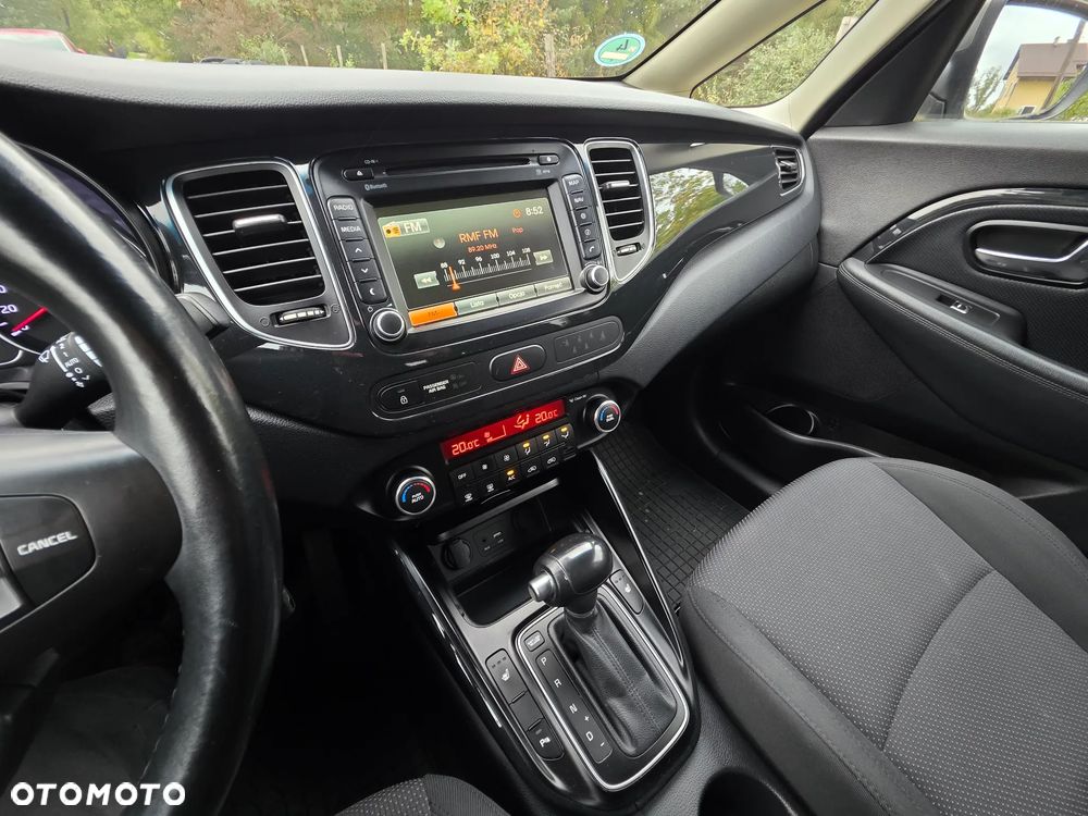 Kia Carens - 11