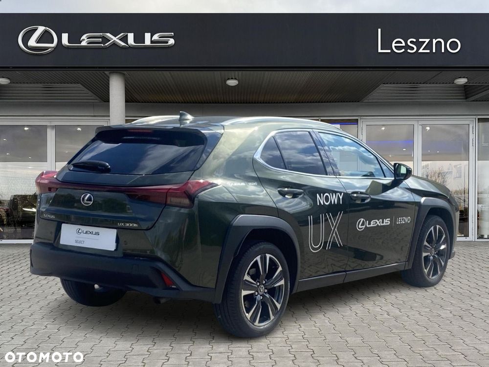 Lexus UX 300h Business - 3