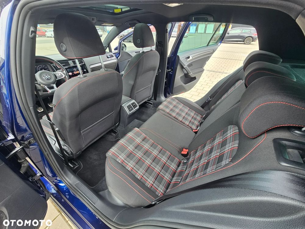 Volkswagen Golf - 12