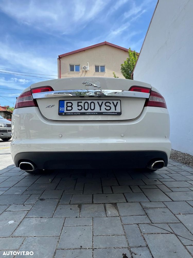 Jaguar XF 2.7D Luxury - 10