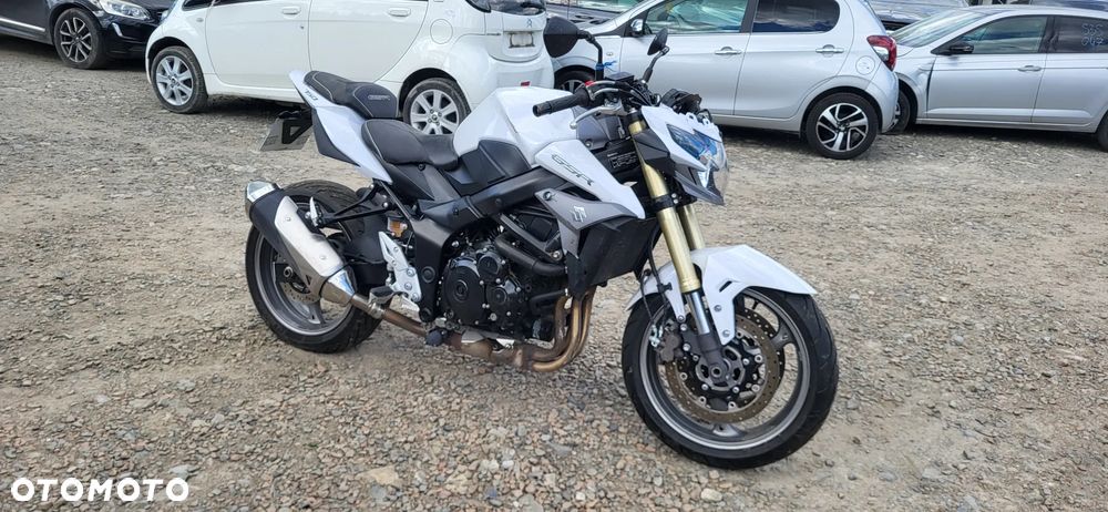 Suzuki GSR - 2
