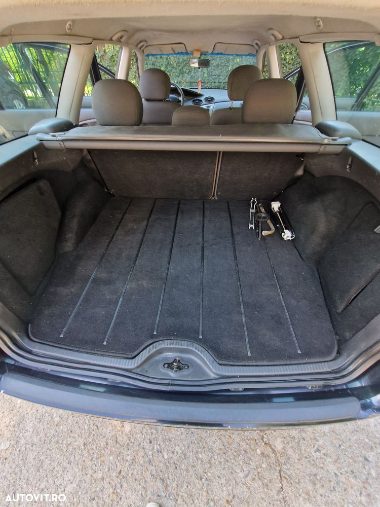 Ford Focus 1.8TDDI - 9