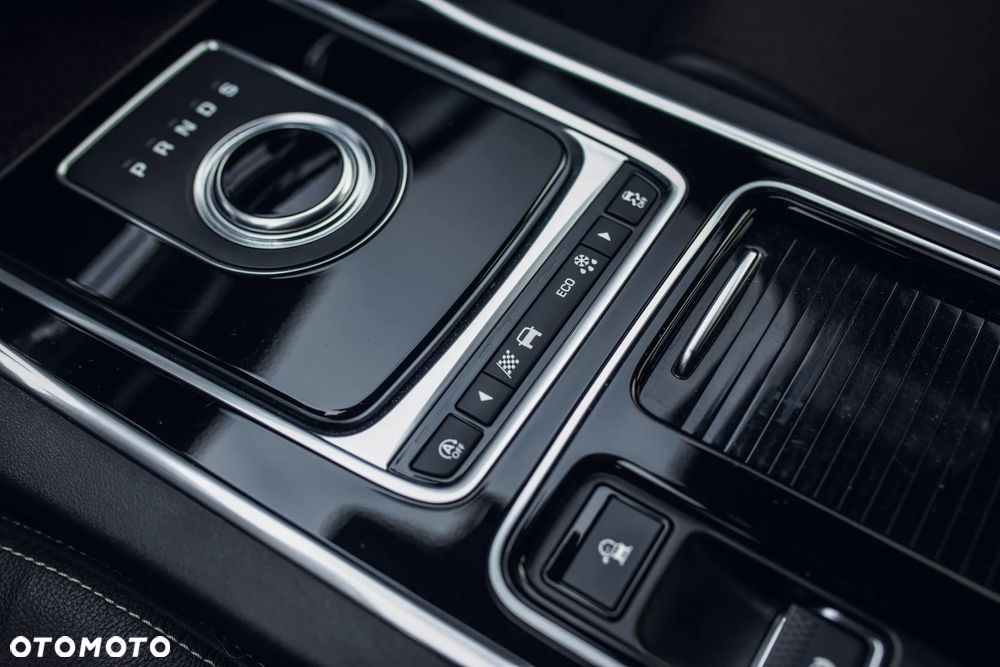 Jaguar XF 2.0 i4D R-Sport - 25