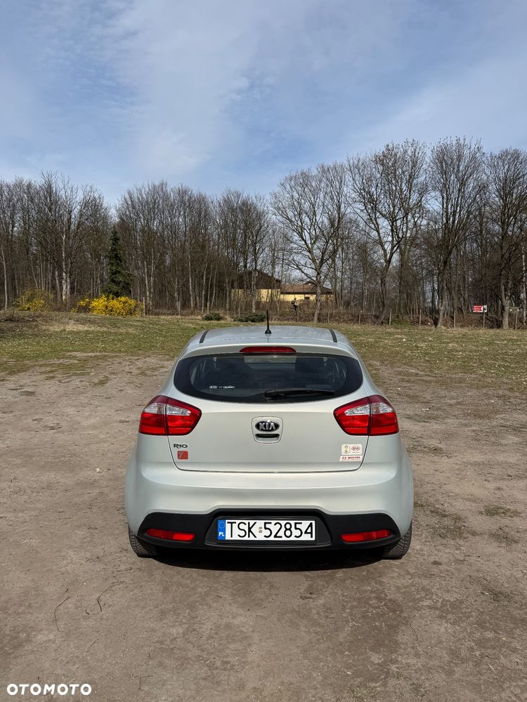 Kia Rio 1.2 L - 4