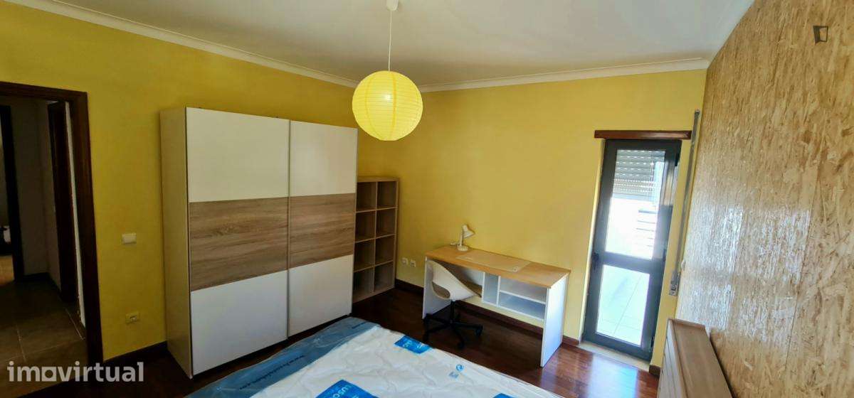 Quarto - localizado em São Martinho de Bispo Coimbra - Grande imagem: 2/21