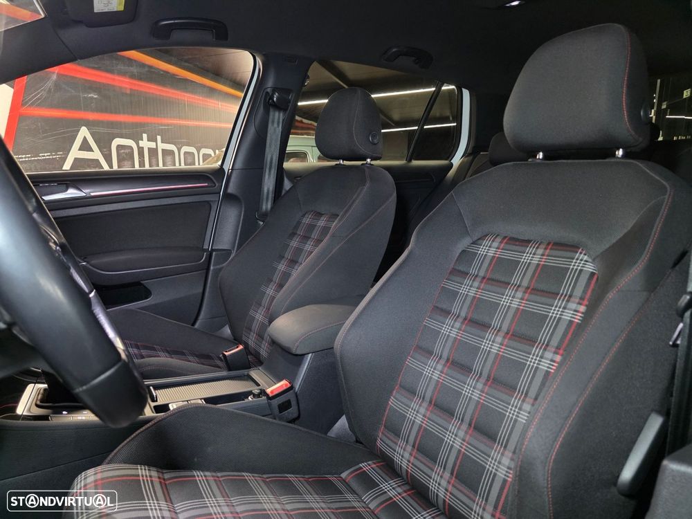 VW Golf 2.0 TSI GTI DSG Performance - 12