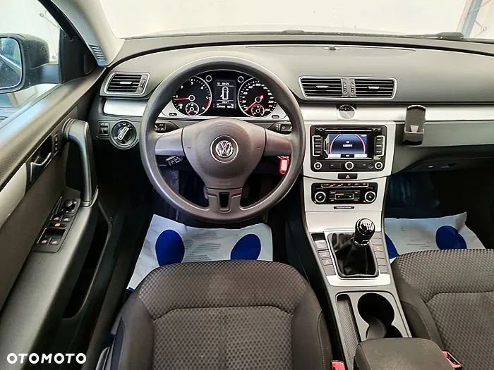 Volkswagen Passat - 24