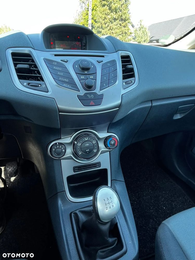 Ford Fiesta - 12