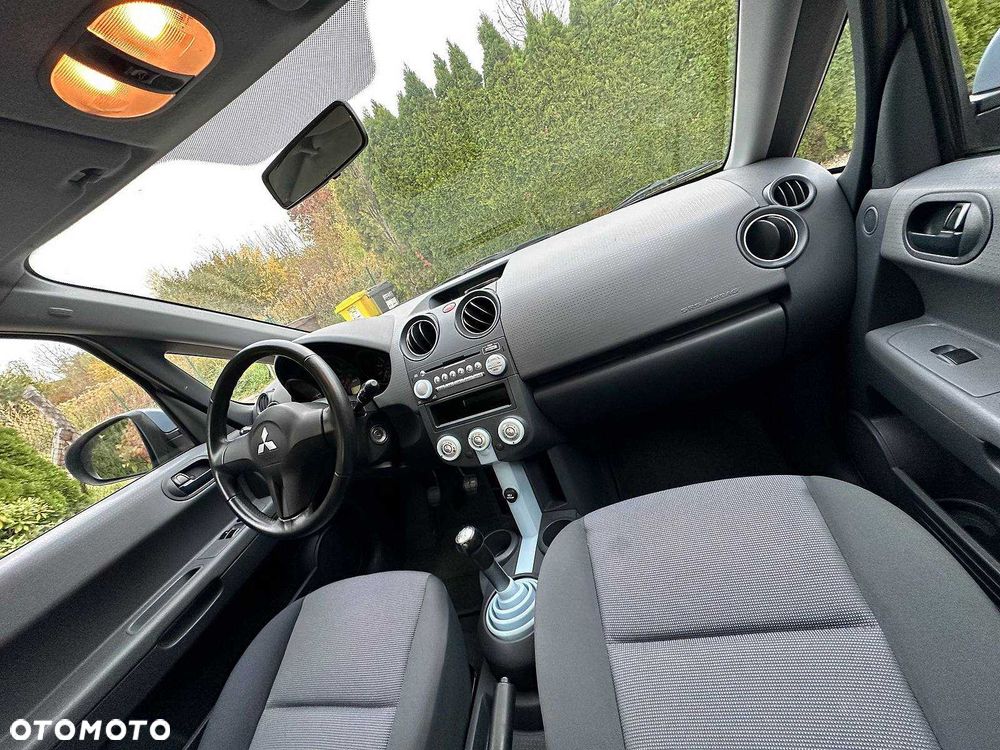 Mitsubishi Colt - 8