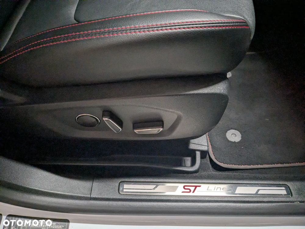 Ford S-Max 2.5 Duratec FHEV (7-Sitzer) ST-LINE - 28