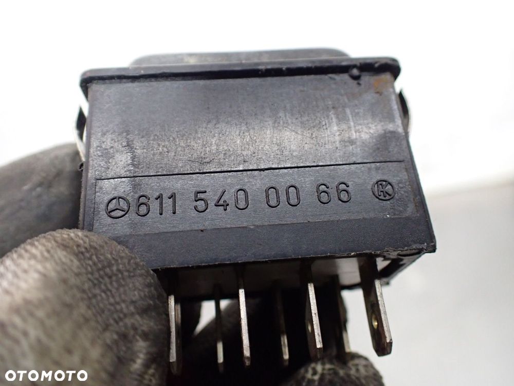 PRZEŁĄCZNIK PODGRZEWANIA SZYBY PRZÓD MERCEDES-BENZ T1 310D 6115400066 - 3