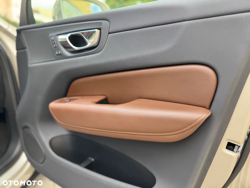 Volvo XC 60 T5 AWD Inscription - 25