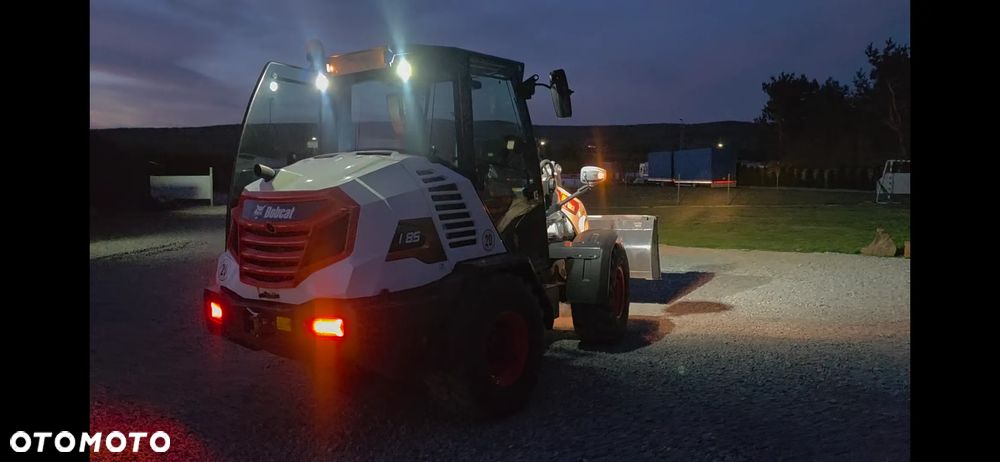 Bobcat Bobcat Ładowarka kołowa Bobcat L 85 jak nowa sprowadzona z Niemiec zadbana łyżka widły serwisowana Cat kamera - 15