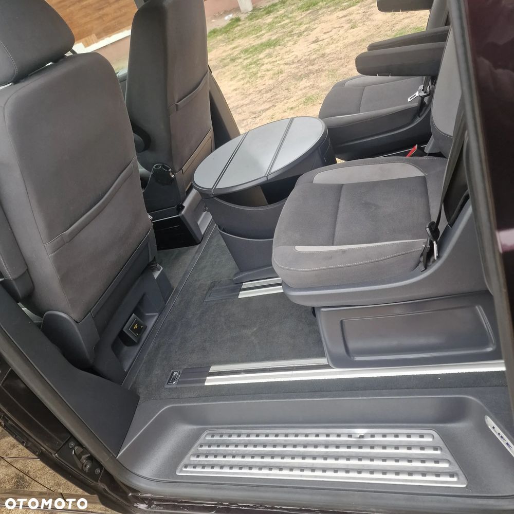 Volkswagen Multivan - 25
