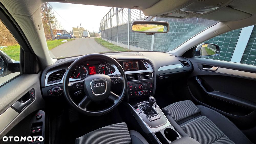 Audi A4 Avant 2.0 TDI DPF quattro - 28