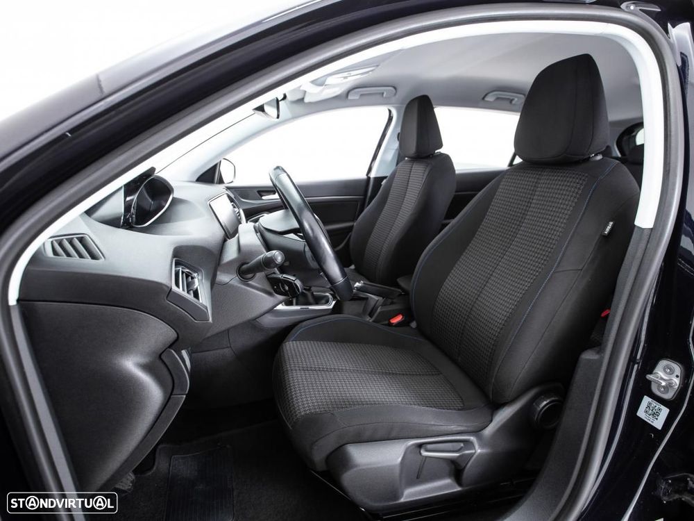 Peugeot 308 - 8