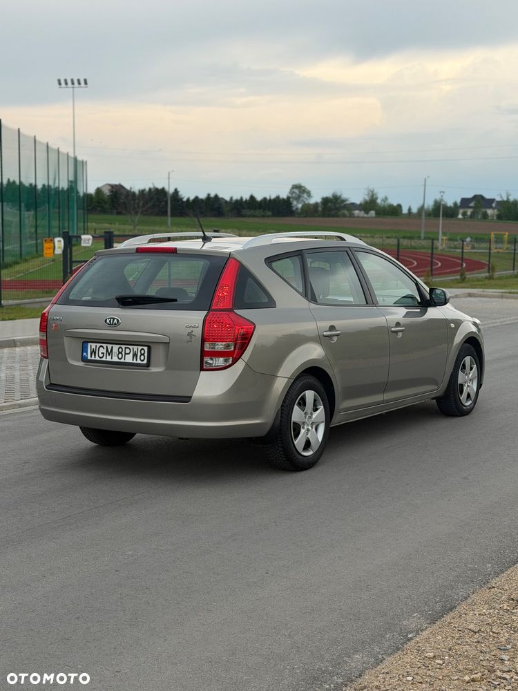 Kia Ceed 1.6 Crdi Comfort - 4