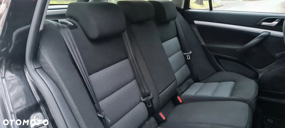 Skoda Octavia 1.6 Combi - 17