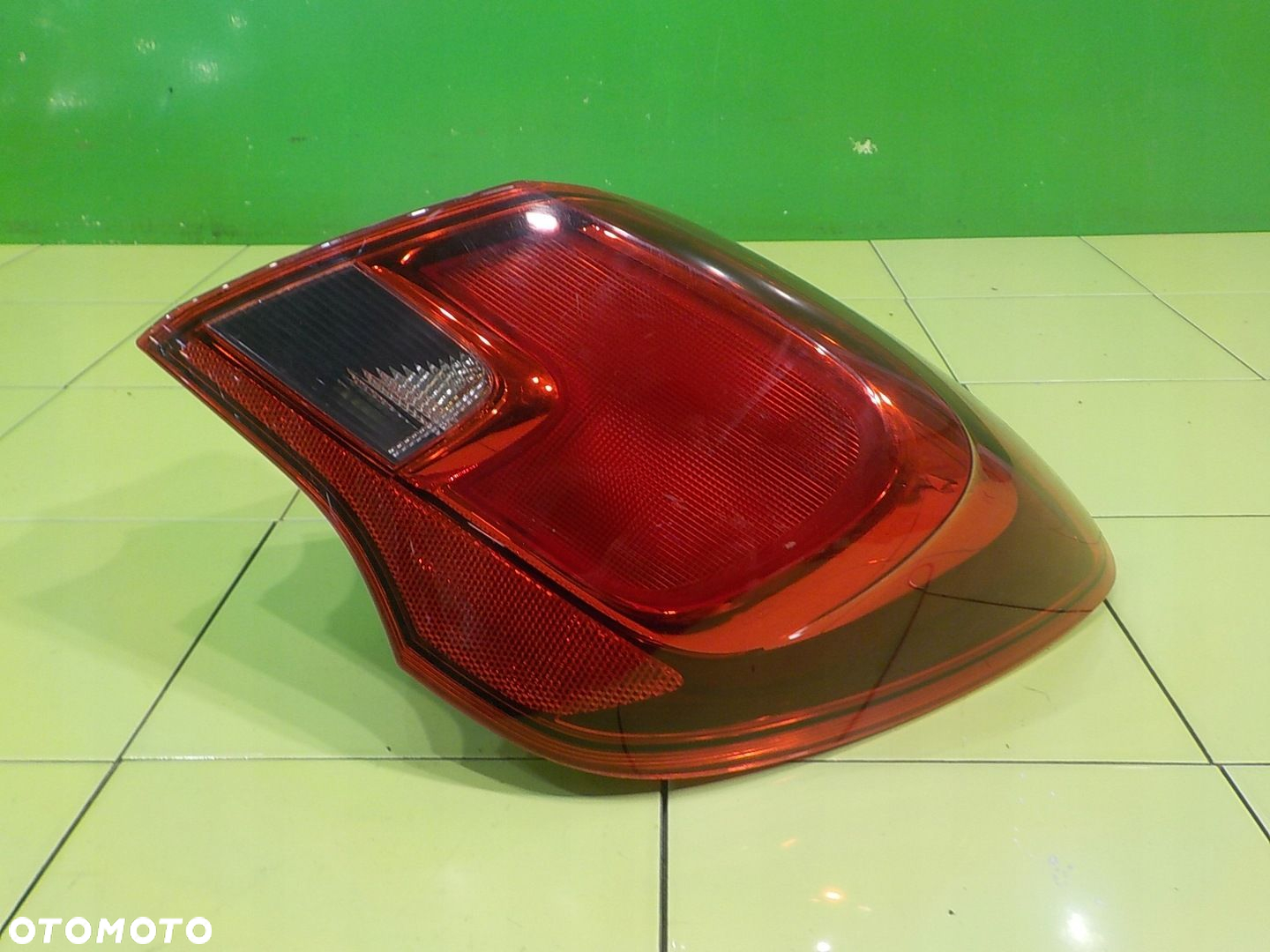 OPEL CORSA E 1.4 T 15r HB 3D lampa prawa tyl 13428456 - 2
