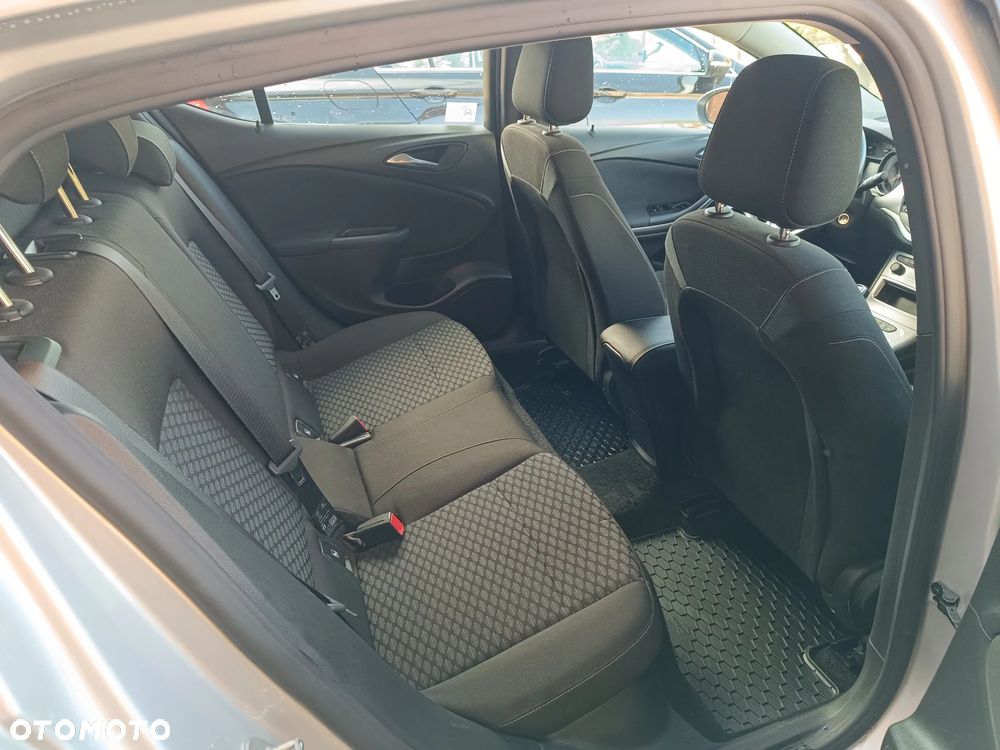 Opel Astra 1.2 T Business Elegance S&S - 9