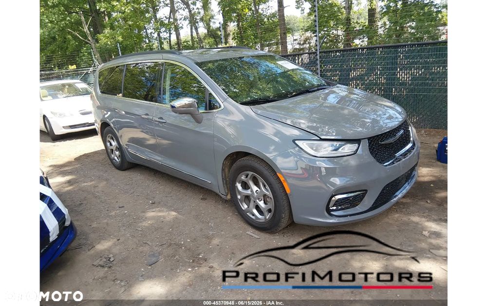 Chrysler Pacifica - 1