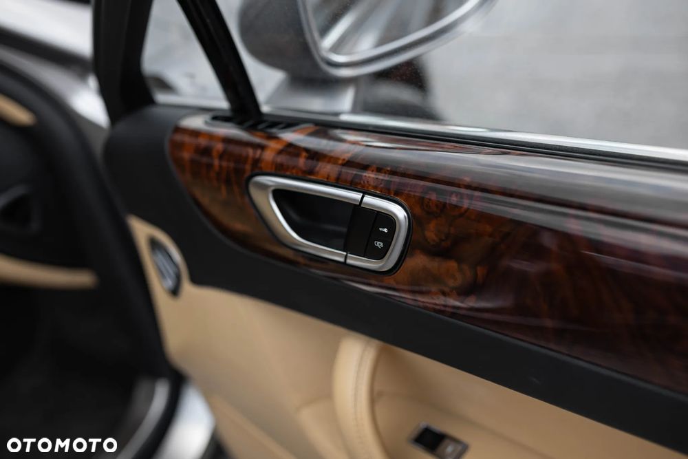 Bentley Flying Spur - 32